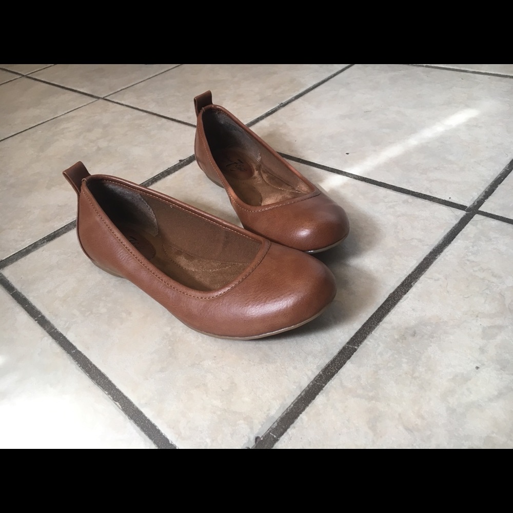 Brown flats - Picture 2 of 2